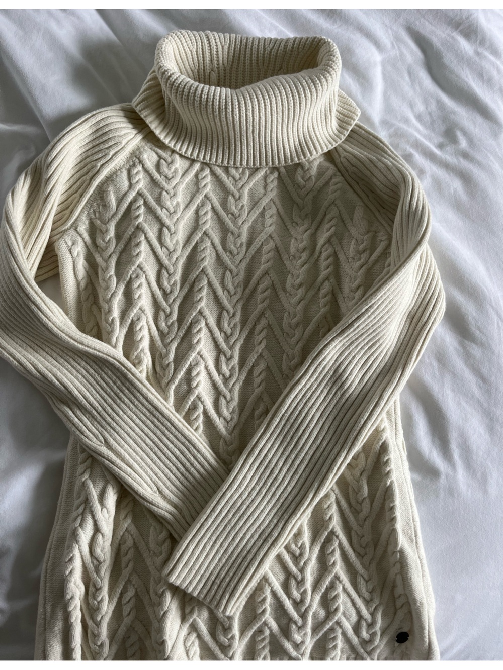 Royal Robbins Cream Cable-Knit Turtleneck Sweater
